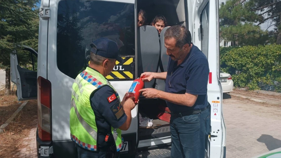 Elazığ'da Jandarma Okul Çevrelerini ve Servis Araçlarını Denetledi