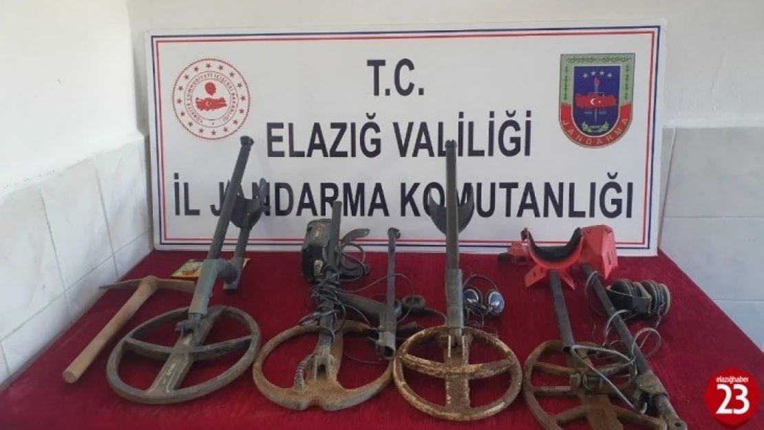 Elazığ'da kaçak kazı yapan 4 şüpheli yakalandı