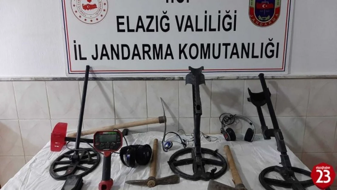 Elazığ'da kaçak kazıya suçüstü: 3 gözaltı