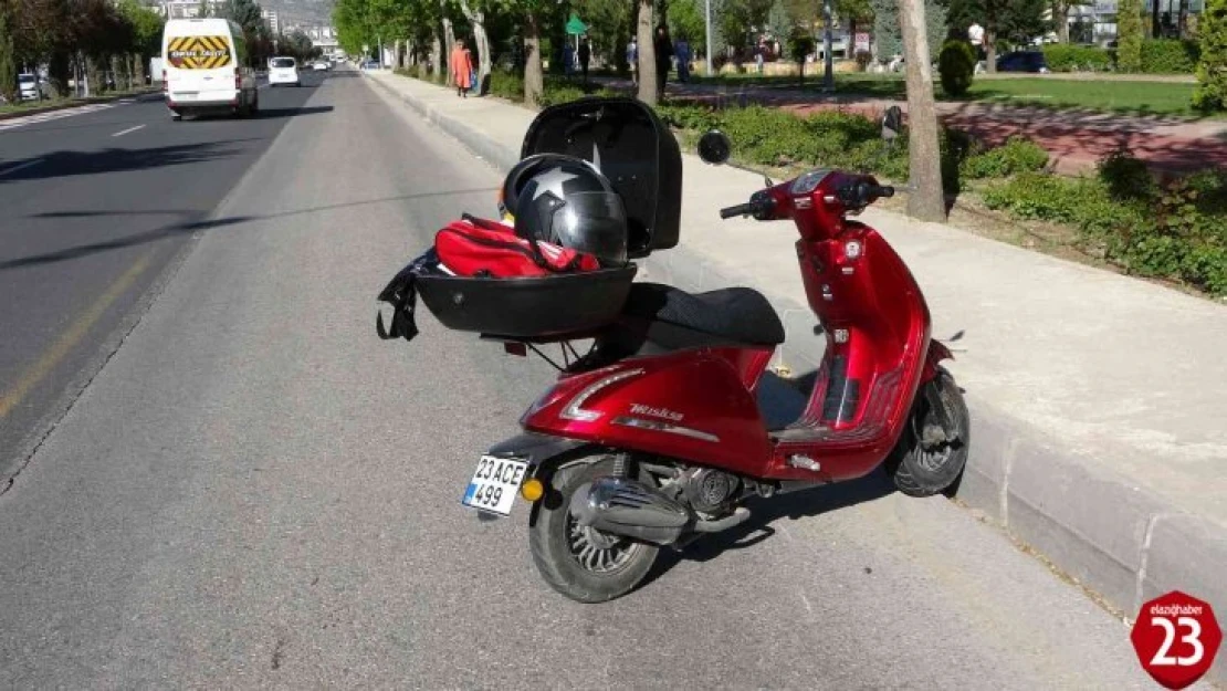 Elazığ'da Kadın Sürücü Motosiklet İle Yayaya Çarptı, 2 Yaralı