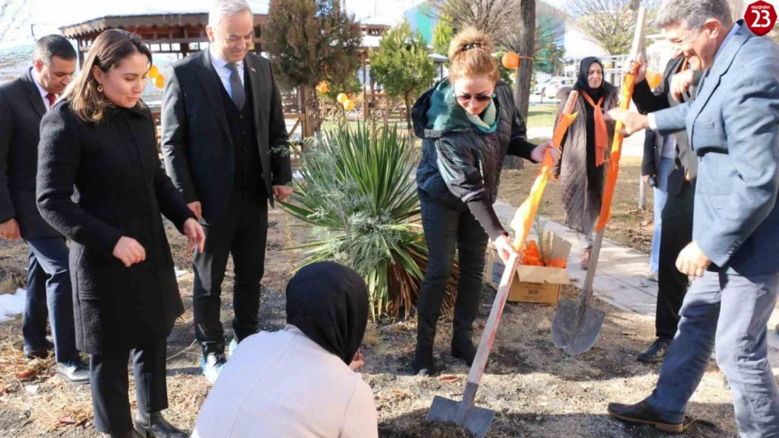 Elazığ'da kadına yönelik şiddetle mücadele için fidanlar toprakla buluştu