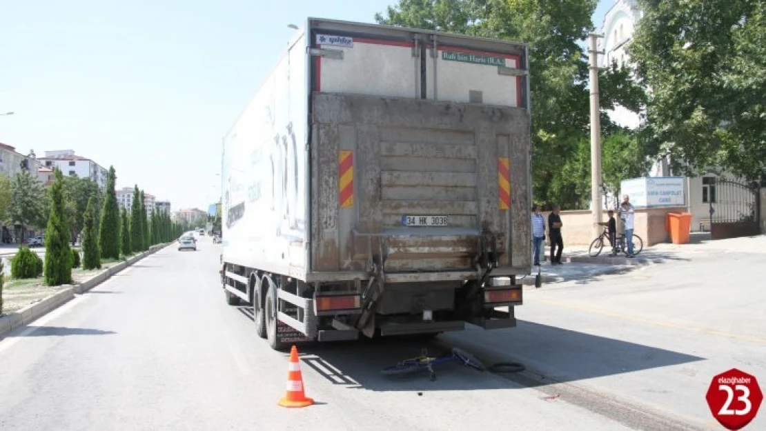 Doğukent'te Kamyonun Altında Kalan Çocuk Hayatını Kaybetti, Sürücü Olay Yerinden Kaçtı