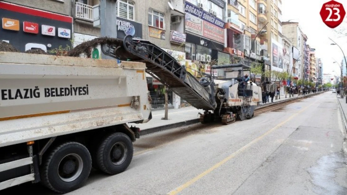 Elazığ'da kapatılan cadde de yenileme çalışması başlatıldı