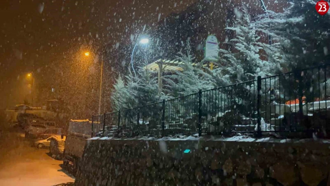 Elazığ'da beklenen kar yağışı başladı