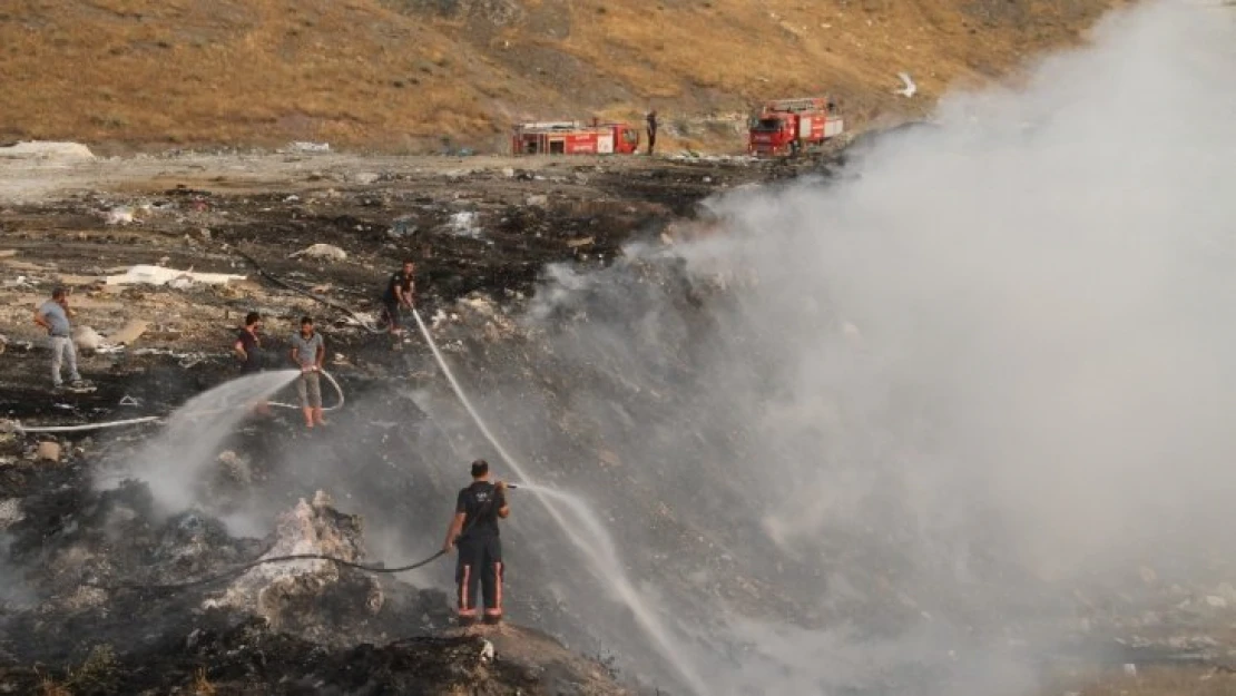 Elazığ'da Katı Atık Depolama Alanında Yangın