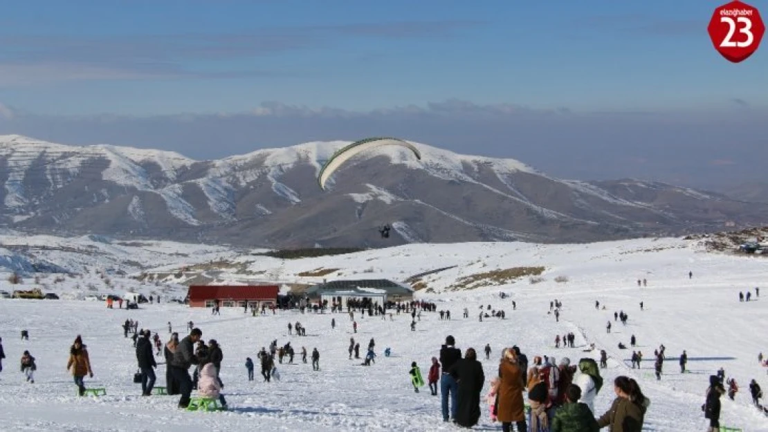 Elazığ'da kayak merkezi tatilcilerle doldu