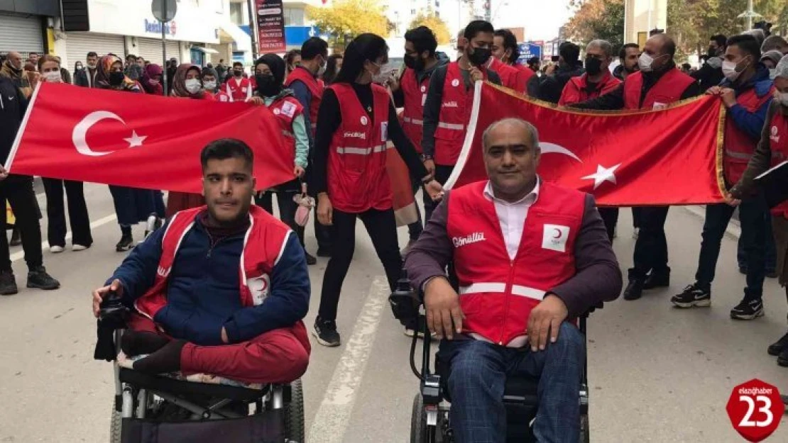 Elazığ'da Kızılay Haftası yürüyüşü