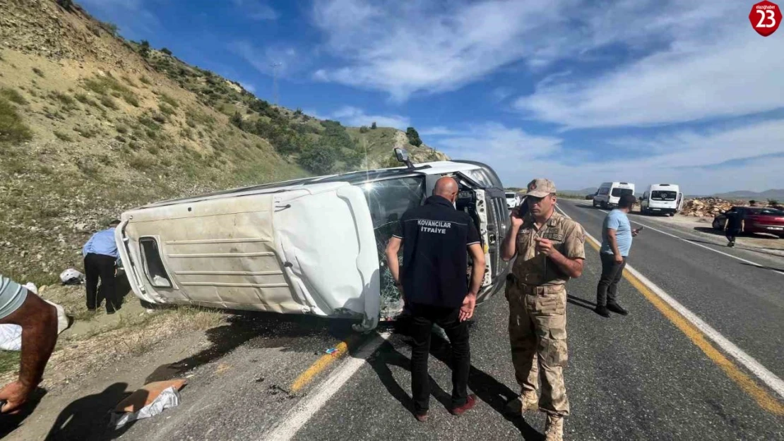 Elazığ'da köy minibüsü takla attı: 3'ü ağır 7 yaralı