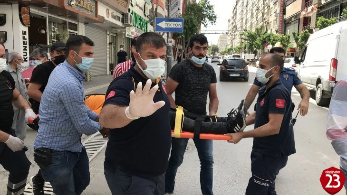 Elazığ'da minibüs motosiklete çarptı: 1 yaralı