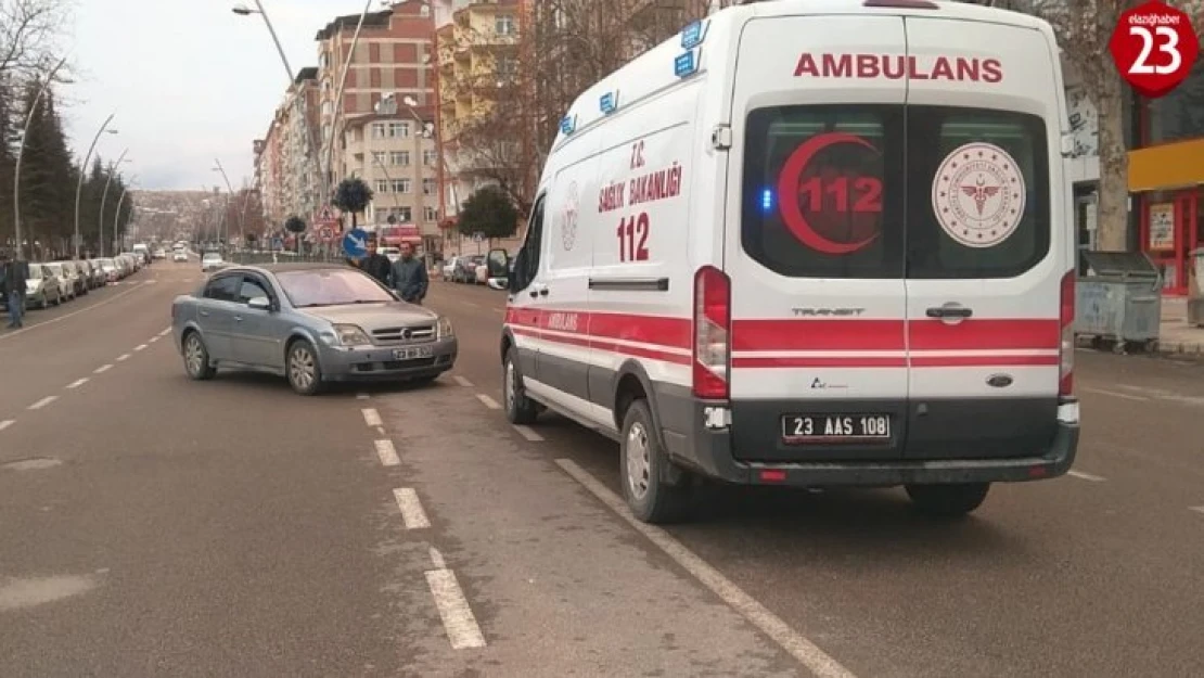 Elazığ'da motosiklet ile otomobil çarpıştı:1 yaralı