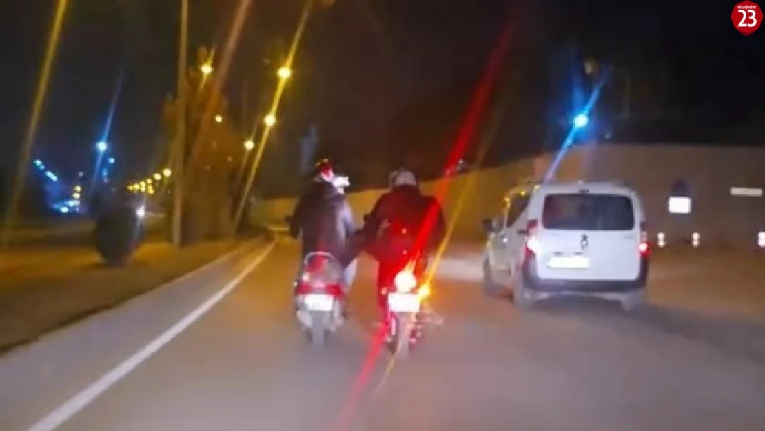 Elazığ'da motosikletlilerin tehlikeli yolculuğu kamerada