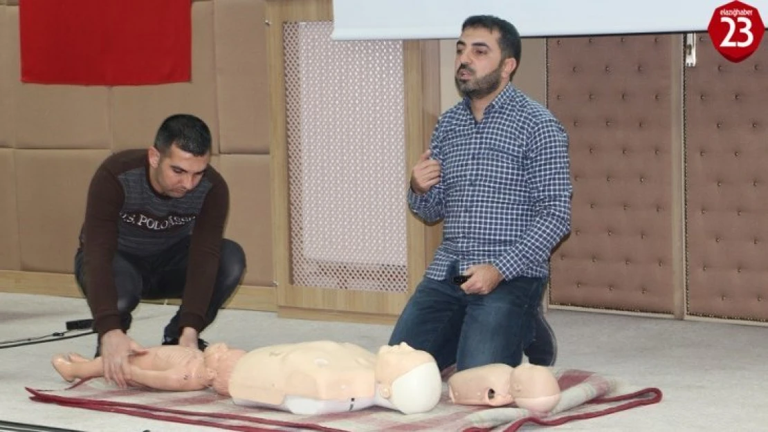 Elazığ'da muhtar ve öğretmenlere ilk yardım eğitimi