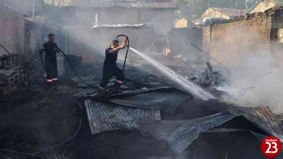 Elazığ'da odunluk yangını