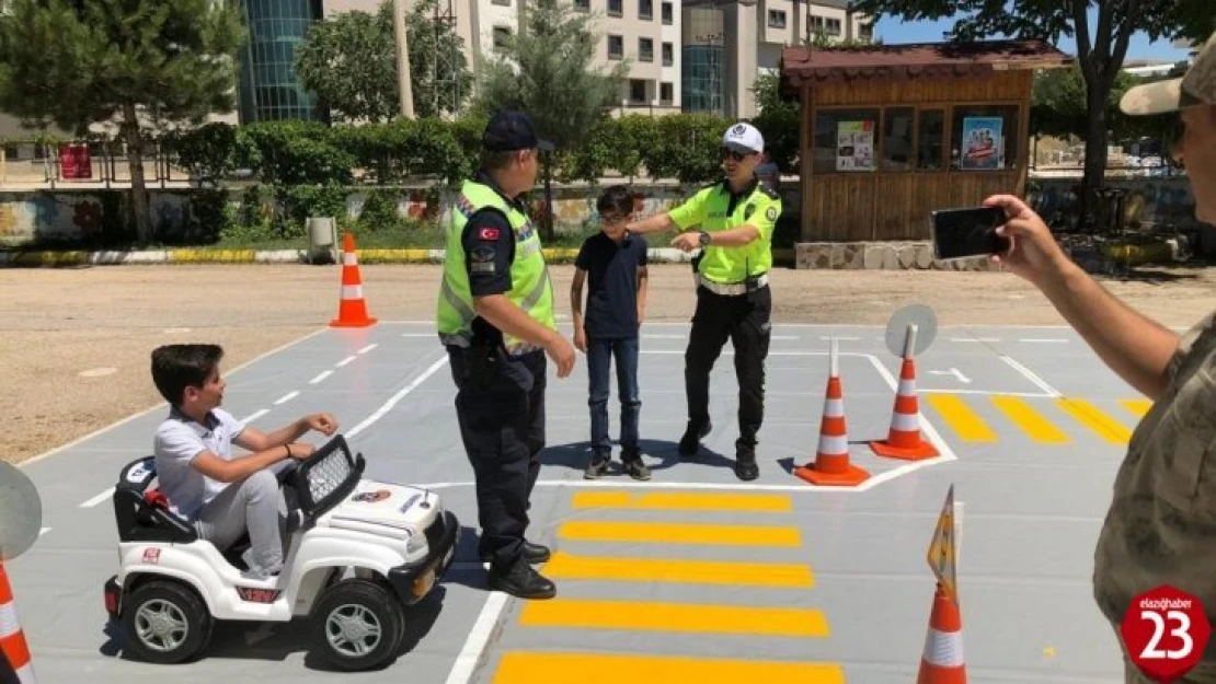 Elazığ'da öğrencilere trafik eğitimi