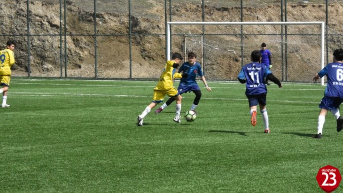 Elazığ'da okul sporları futbol müsabakaları başladı