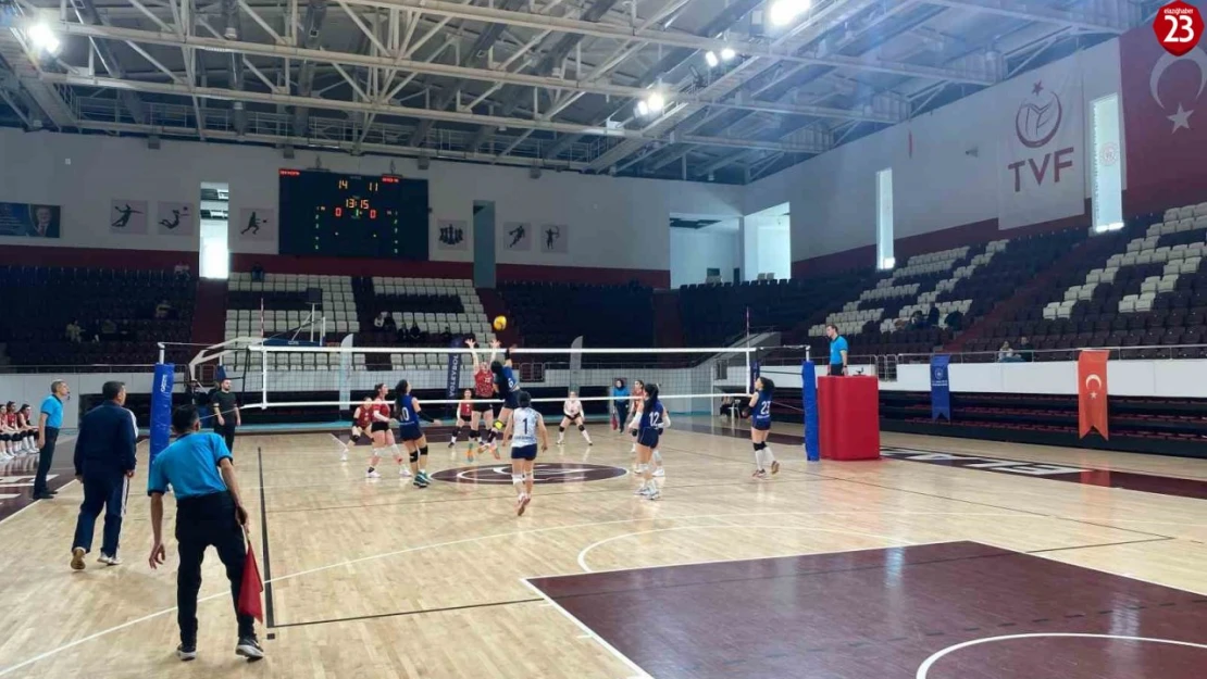 Elazığ'da Okul Sporları Voleybol ve Paletli Yüzme Şampiyonaları Sona Erdi