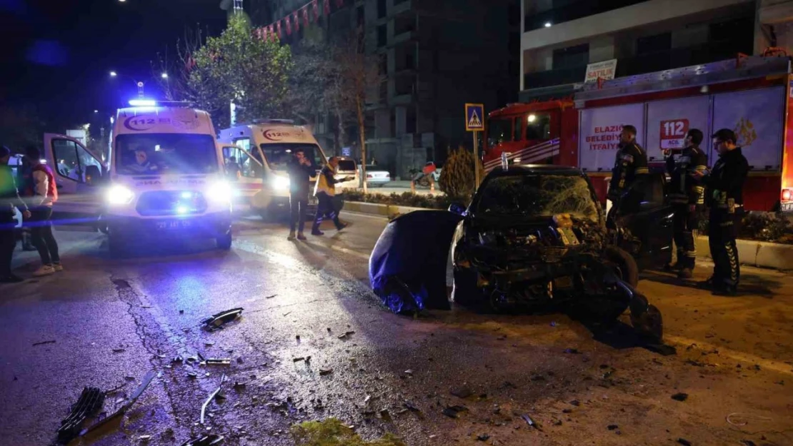 Elazığ'da Ortalığın Savaş Alanına Döndüğü Kaza Kamerada, 5 Yaralı