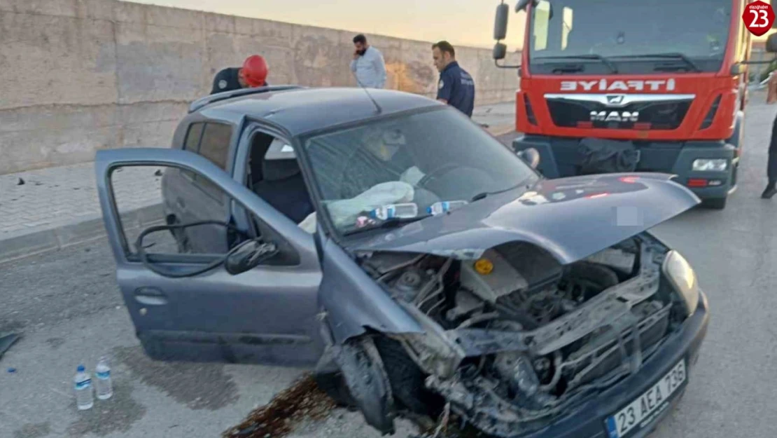 Elazığ'da otomobil duvara çarptı: 2 yaralı