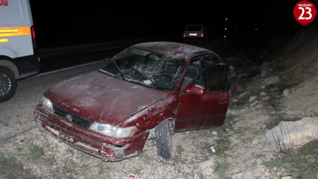 Elazığ'da otomobil şarampole uçtu: 3 yaralı