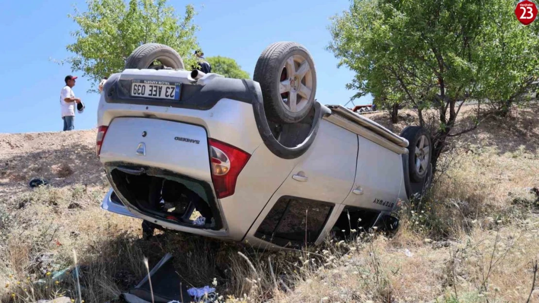 Elazığ'da otomobil şarampole yuvarlandı, 4 yaralandı