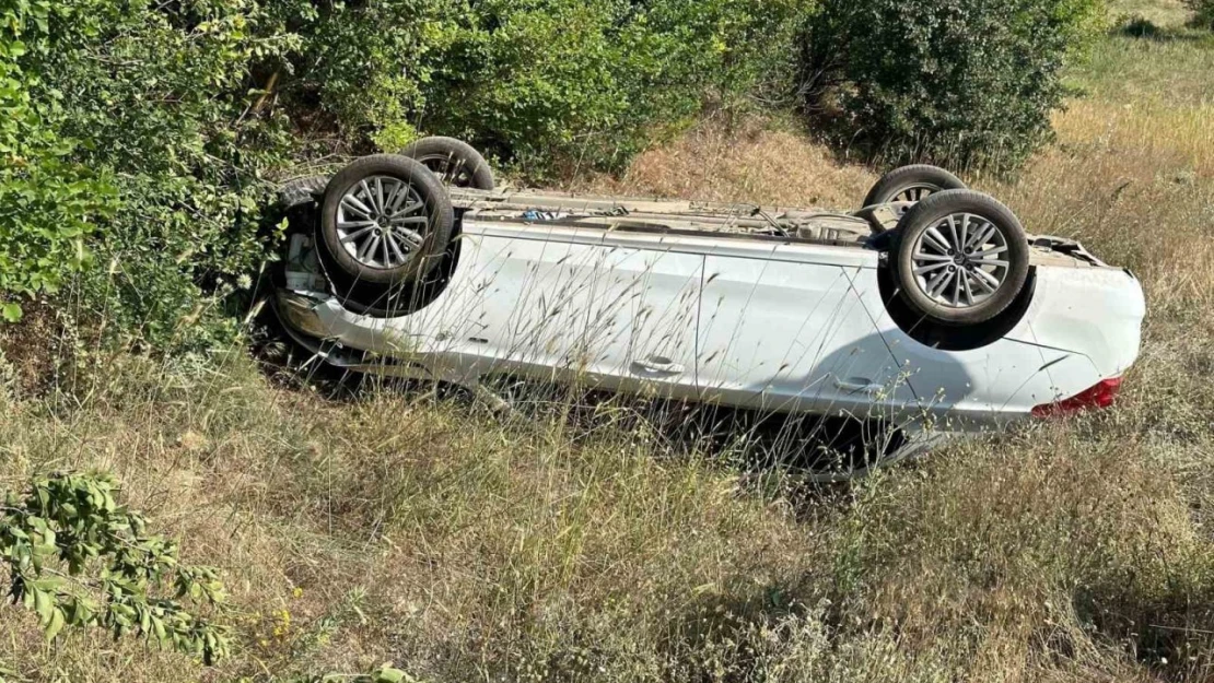 Elazığ'da otomobil tarlaya uçup ters döndü: 4 yaralı