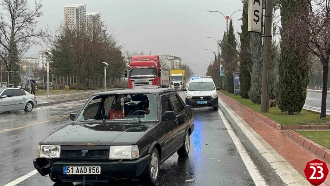 Elazığ'da otomobilin çarptığı çocuk yaralandı