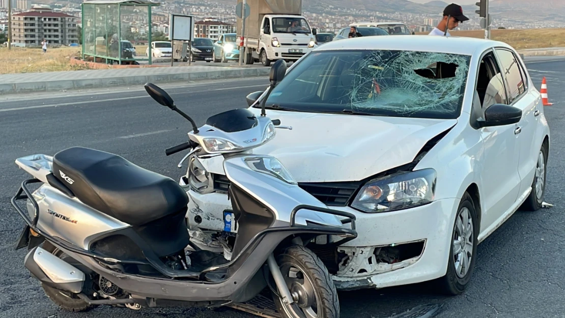 Elazığ'da Otomobilin Motosiklete Çarptığı Kazada 5 Kişi Yaralandı