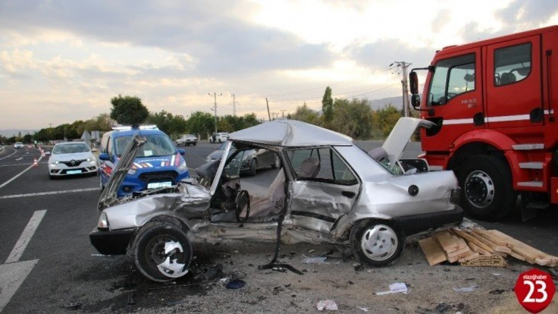 Elazığ'da otomobiller çarpıştı: 1 ölü, 2 yaralı