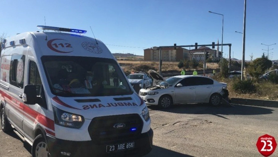 Elazığ'da otomobiller çarpıştı:1 yaralı