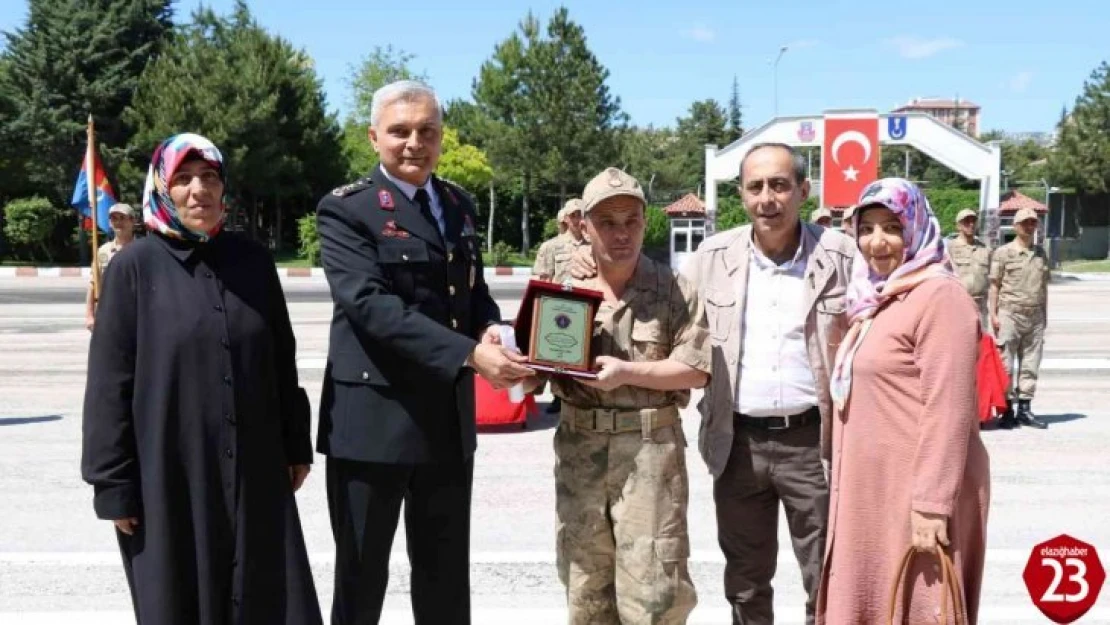 Elazığ'da özel birey asker olmanın gururunu yaşadı