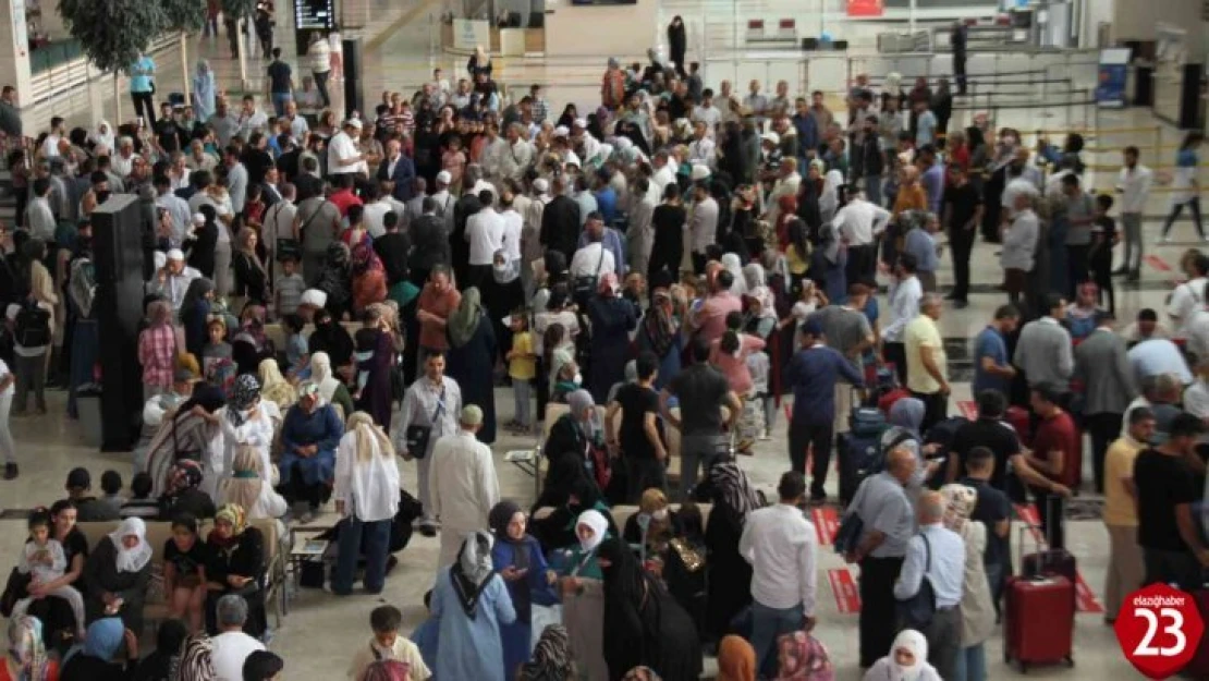 Elazığ'da Pandeminin Ardından İlk Hacı Kafilesi Yola Çıktı