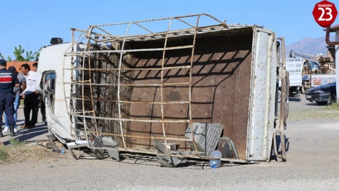 Elazığ'da pikap devrildi: 1'i ağır 3 yaralı