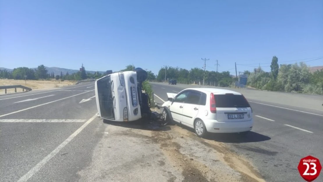 Elazığ'da pikap ile kamyonet çarpıştı: 1 yaralı