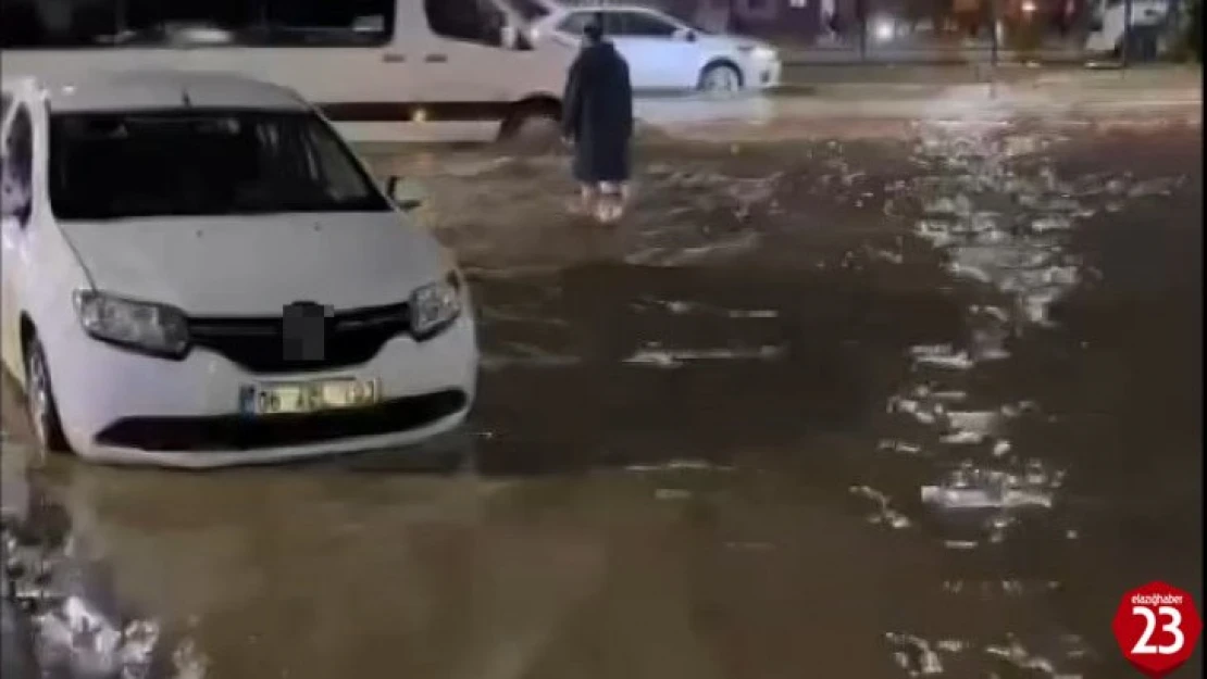 Elazığ'da Sağanak ve Dolu Etkili Oldu, Yollar Göle Döndü