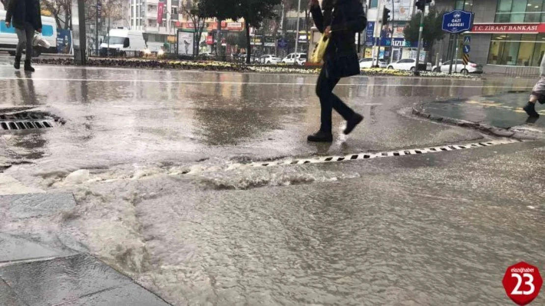 Elazığ'da sağanak yağış etkili oldu