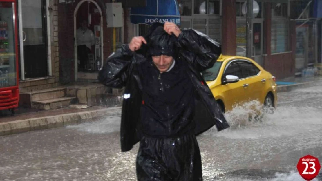 Elazığ'da Sağanak Yağış Etkisini Yeniden Gösterdi