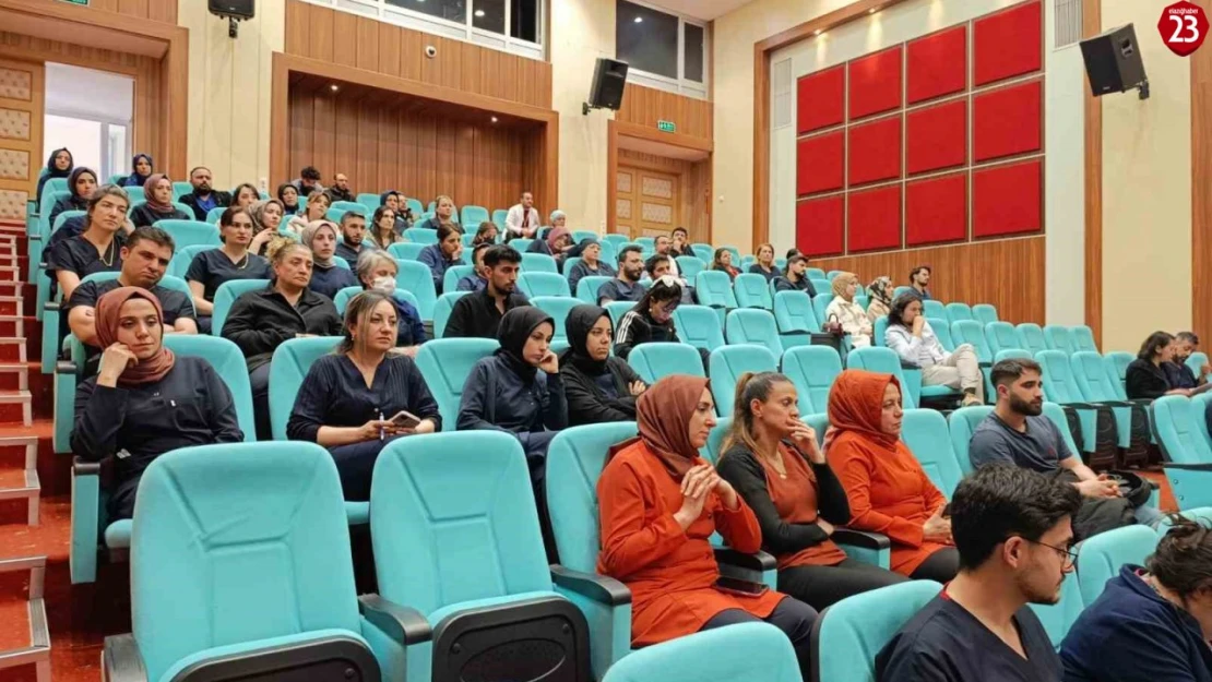 Fırat Üniversitesi Hastanesi'nde Sağlık Çalışanlarına Aşı ve Transfer Eğitimi