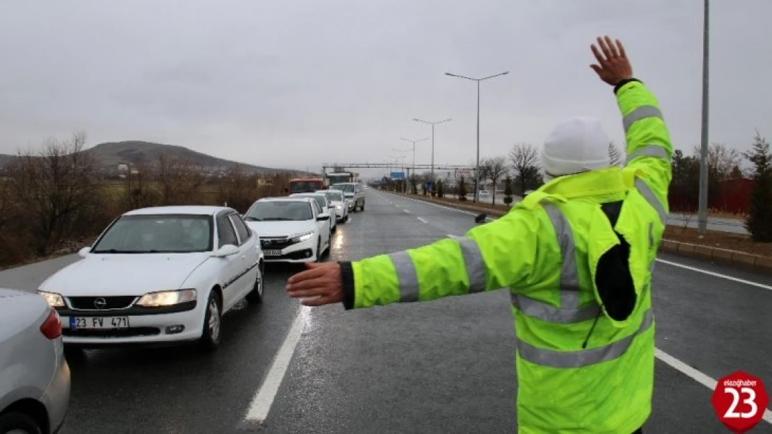 Elazığ'da şehirler arası yollarda kış lastiği denetimi, kar lastiği olmayana izin verilmiyor