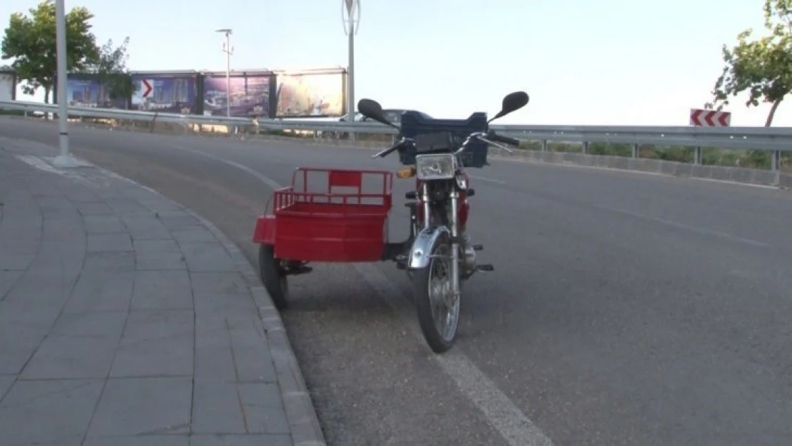 Harput Yolunda Sepetli Motorsiklet Devrildi, 5 Kişi Yaralandı