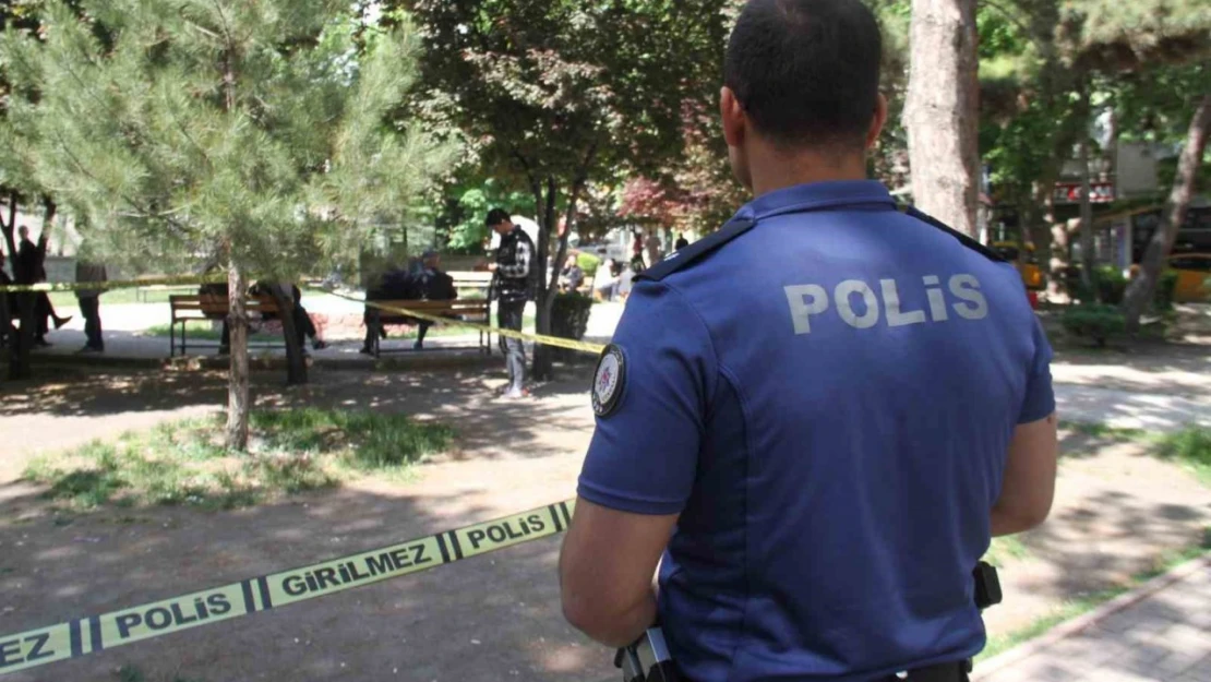 Çocuk Parkında Silahlı Kavga, 2 Kişi Yaralandı