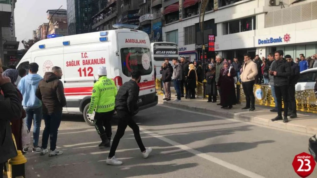 Elazığ'da Güpegündüz Gazi Caddesinde Silahlı Saldırı, 1 Yaralı