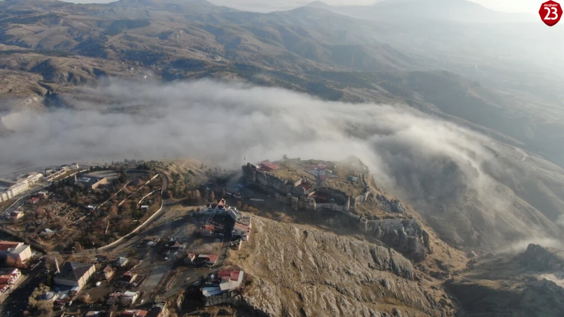 Elazığ'da Sis Etkisini Sürdürüyor: Harput'ta Kartpostallık Manzaralar