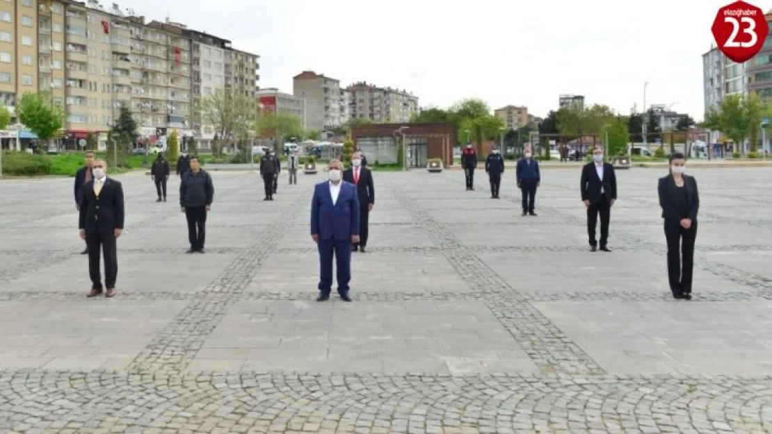 Elazığ'da sosyal mesafeli 23 Nisan kutlaması