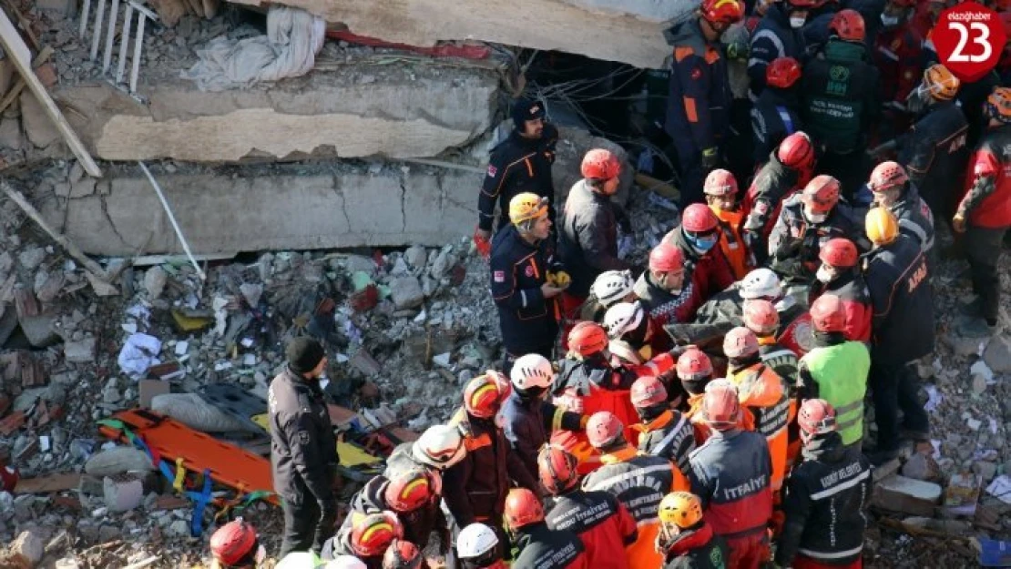 Elazığ'da Sürsürü Mahallesi'ndeki enkazdan 3 ceset çıkarıldı