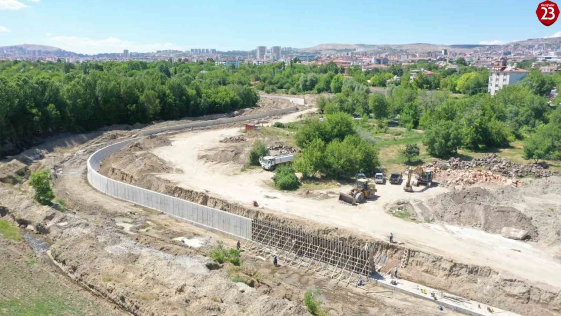 Elazığ'da taşkın koruma inşaat çalışmaları sürüyor