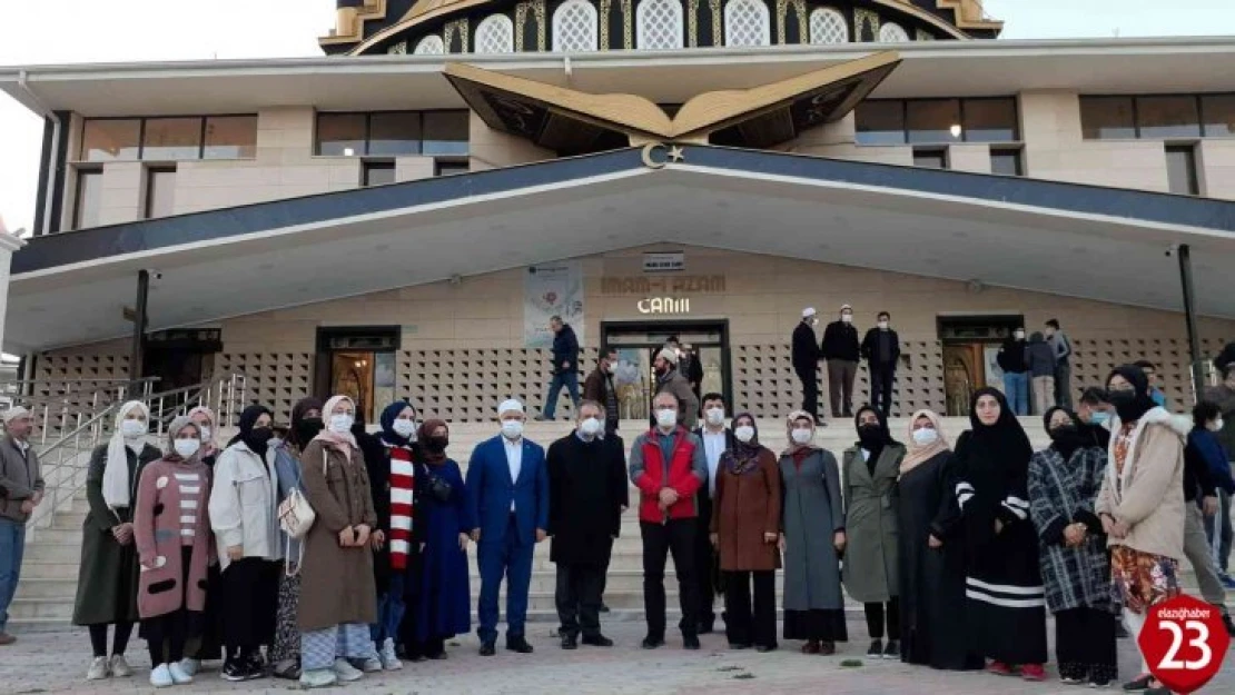 Elazığ'da tesbihat ve sohbet programı düzenlendi