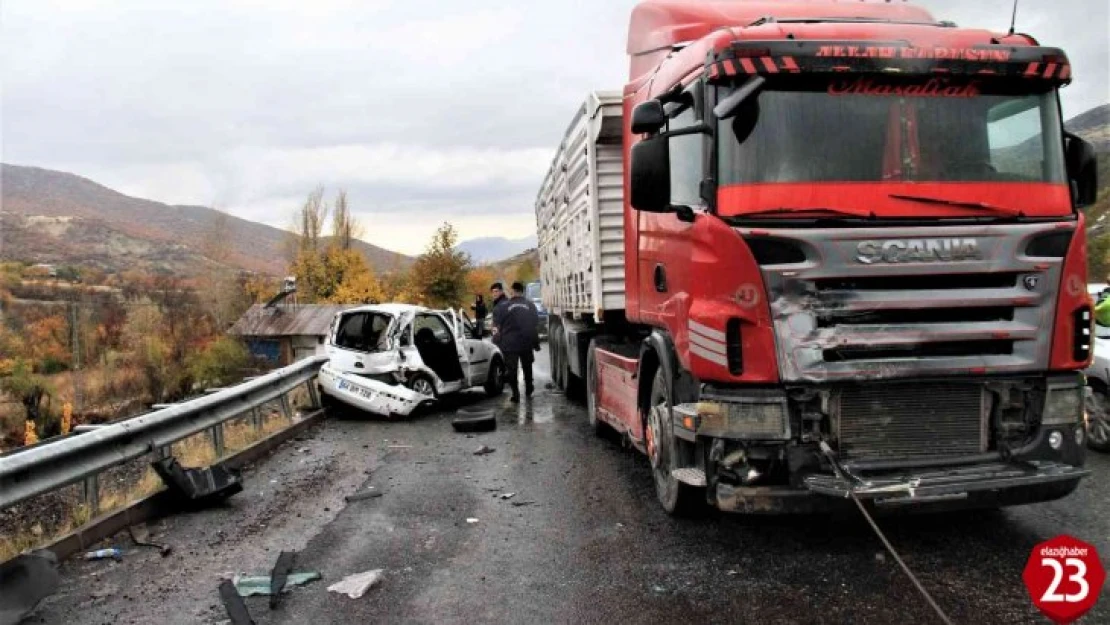 Elazığ'da tır ile otomobil çarpıştı: 2 ağır yaralı