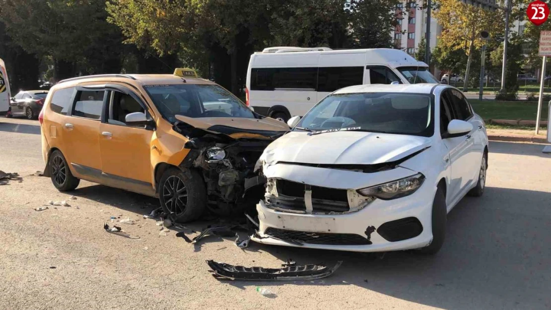 Elazığ'da trafik kazası:  2 yaralı