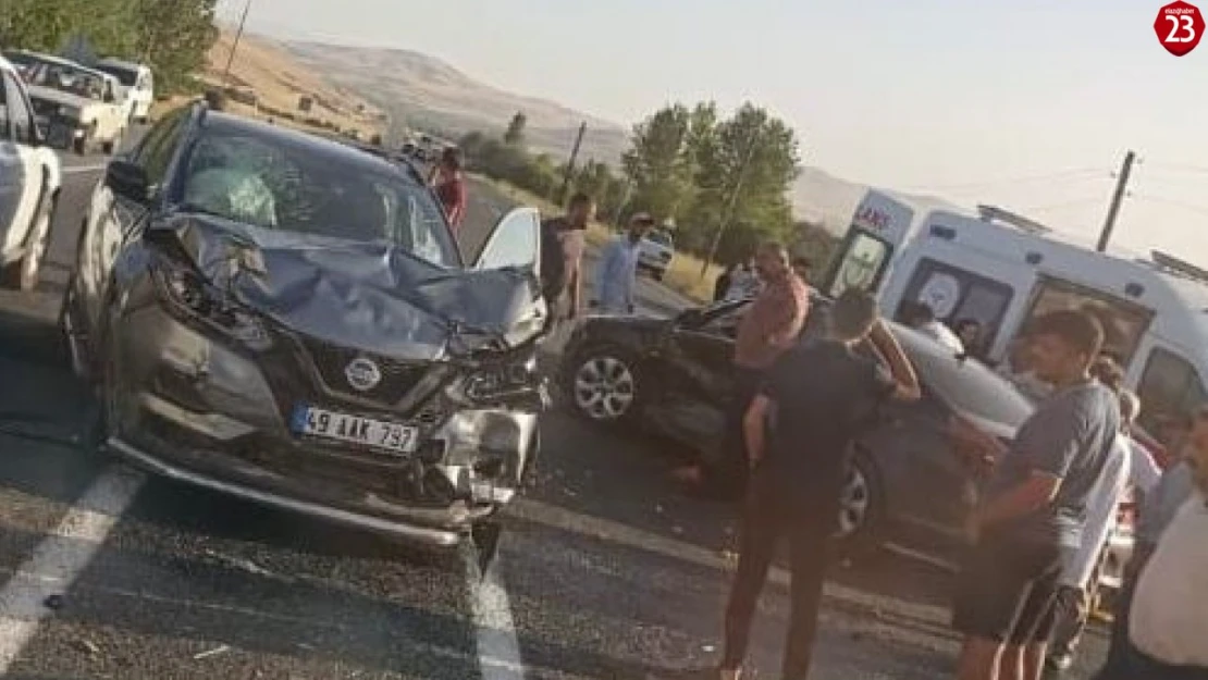 Elazığ Bingöl Yolunda Feci Kaza, 2'si Ağır 8 Kişi Yaralandı