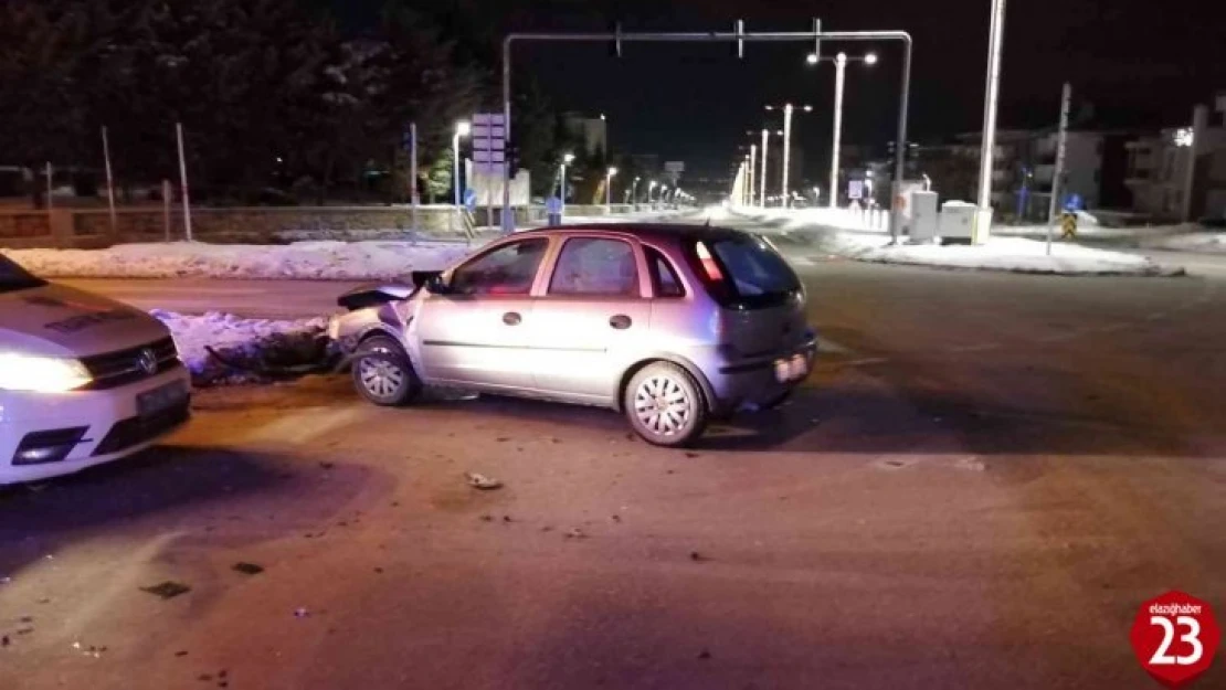 Elazığ'da trafik kazası: 2 yaralı